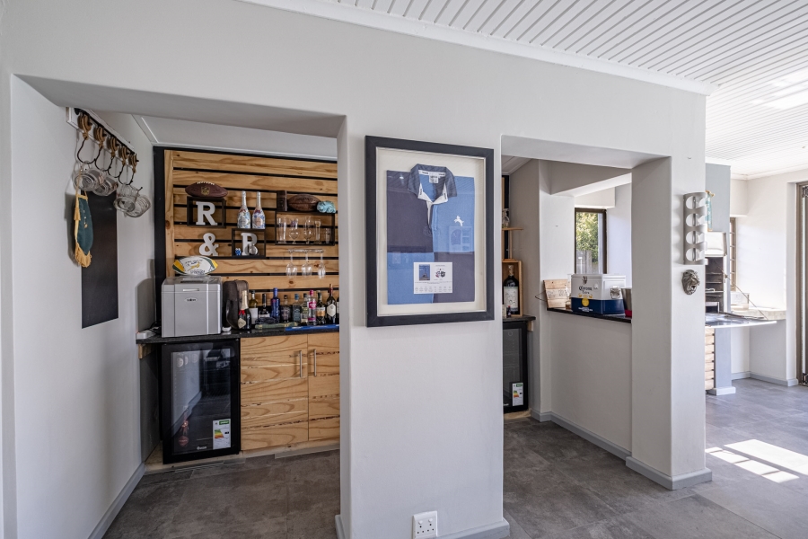4 Bedroom Property for Sale in Summerstrand Eastern Cape